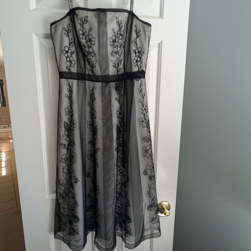 Papell Boutique Evening Black Lace over white Slip dress - 8P